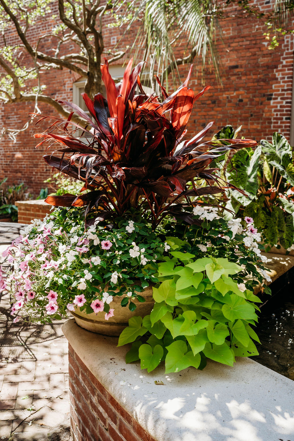 Outdoor Planters Design and Décor